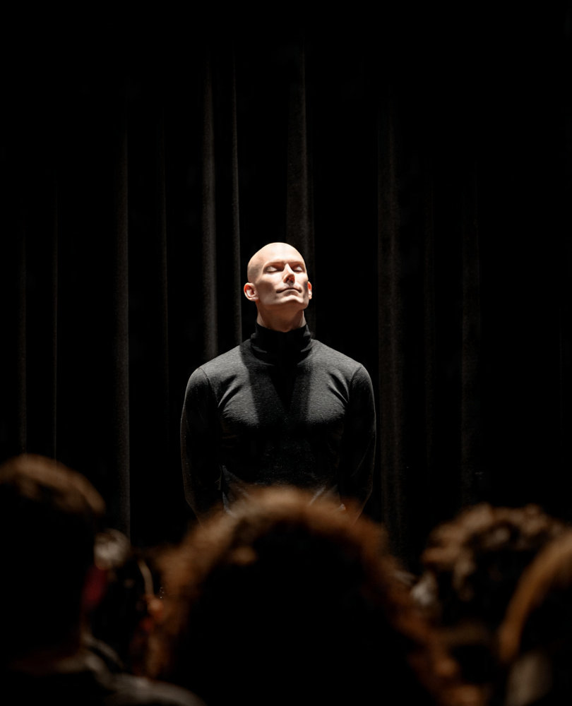 Steve Jobs was just a 21st century huckster, and we're all the rubes.